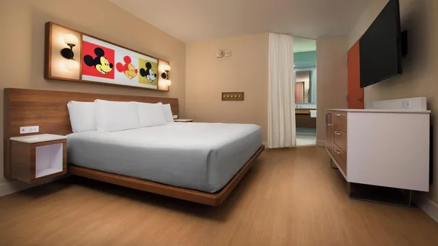 غرفة قياسية بإطلالة على المسبح لذوي الإعاقة، Disneys Pop Century Resort 1/3