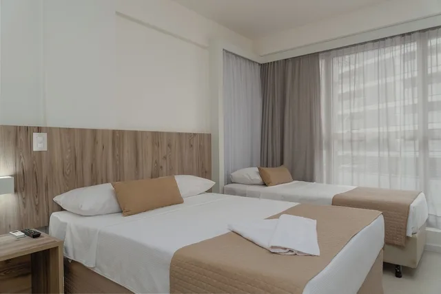 غرفة بريميوم بسرير مزدوج وسرير فردي بإطلالة على المدينة، Hotel Praia Bonita Jatiuca 4/10
