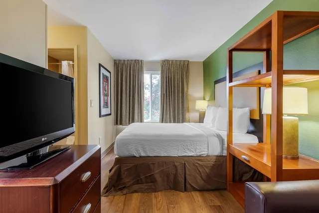 استوديو ديلوكس بسرير كوين مع أريكة، Hawthorn Extended Stay by Wyndham Irving Las Colinas 1/6