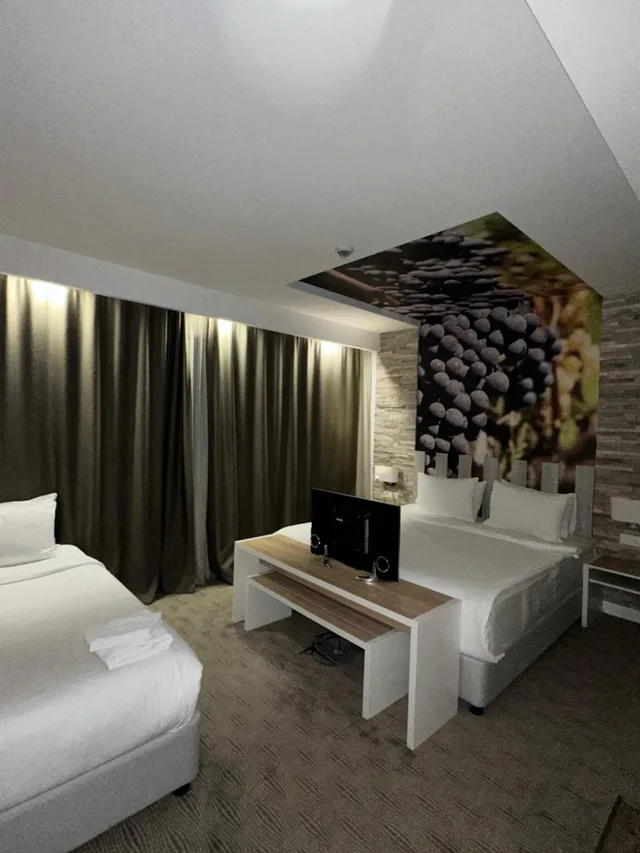 غرفة ثلاثية بشرفة، Hotel Nar 4/6