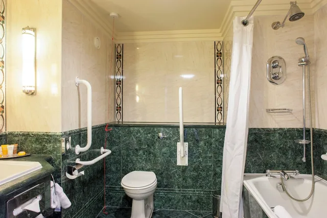 غرفة قياسية بسرير مزدوج لذوي الإعاقة، Crowne Plaza Liverpool John Lennon Airport 1/2