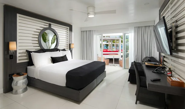 Junior Suite, Cabana, King Bed, Ocean View، S Hotel Montego Bay 1/1