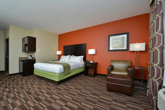 غرفة سوبيريور بسرير كينج، Holiday Inn Express Hotel And Suites Alva 2/2