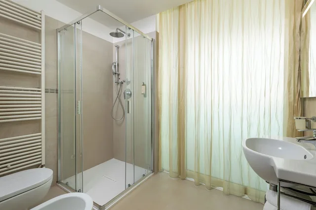 جناح جونيور بسرير كينج بإطلالة على البحر، MERCURE RIMINI ARTIS 6/6