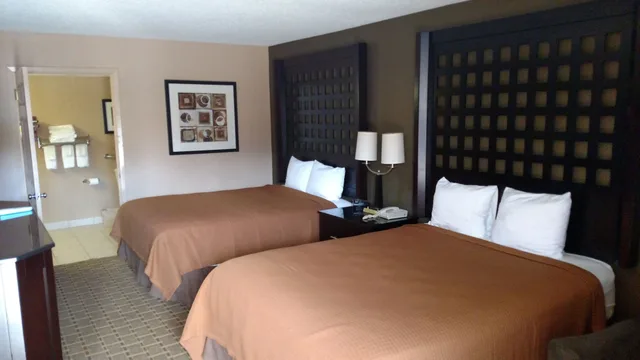غرفة بسريرين كوين للمدخنين، Super 8 by Wyndham Atoka 2/2