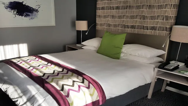 غرفة بسرير كوين، Holiday Inn Johannesburg Airport Previously Know As the Airport Grand Hotel And Conference Centre 3/3