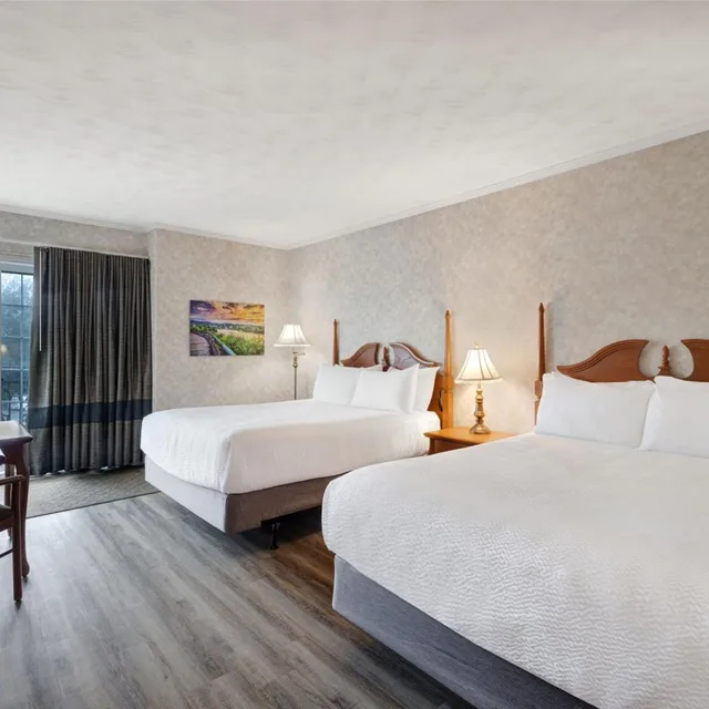غرفة بسرير كينج وسريرين كوين في طابق مرتفع، Days Inn by Wyndham Edmundston 2/9
