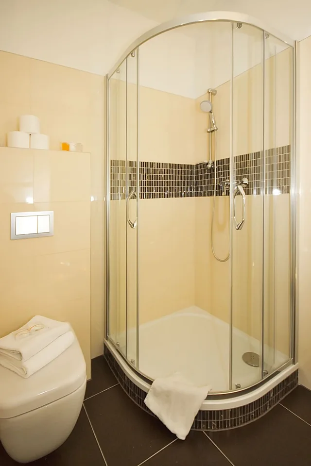 Suite, 1 Double and 1 Single Bed, Elizabeth Suites 8/10