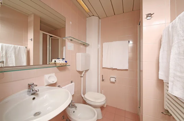 غرفة كومفورت مفردة بسرير مزدوج، Bike Hotel La Perla 3/3