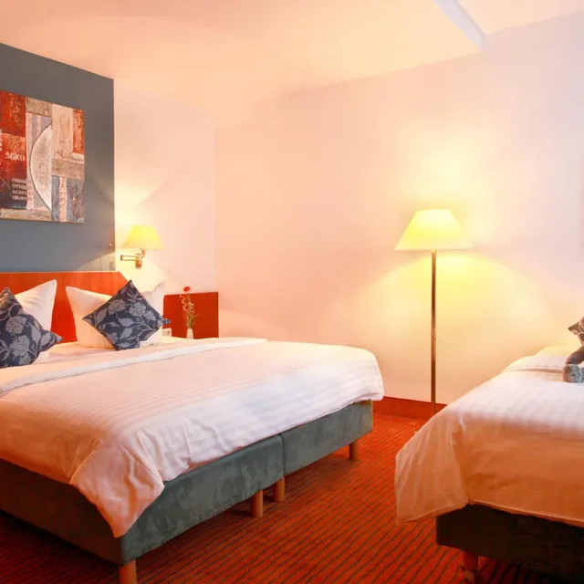 غرفة ثلاثية بحمام خاص، Hotel Kleefelder Hof 6/7