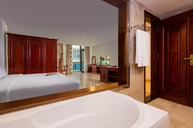 جناح بسرير كينج بشرفة، Red Sun Nha Trang Hotel 1/3