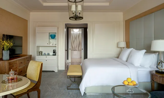 غرفة ديلوكس بسرير مزدوج بإطلالة على المدينة، Four Seasons Resort Dubai At Jumeirah Beach 2/3
