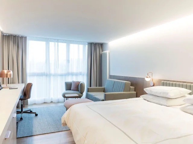 غرفة بريميير صغيرة بسرير مزدوج بشرفة، Swissotel Kursaal Bern 2/4