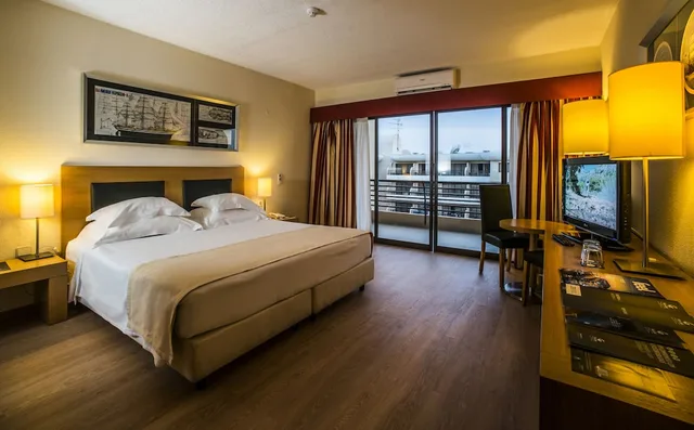 غرفة قياسية بسريرين منفصلين بإطلالة على المسبح، VILA GALE MARINA 9/10
