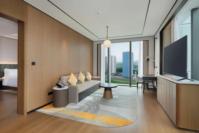 جناح ديلوكس بسرير كينج، Hilton Garden Inn Foshan Tanzhou ICEC 1/1