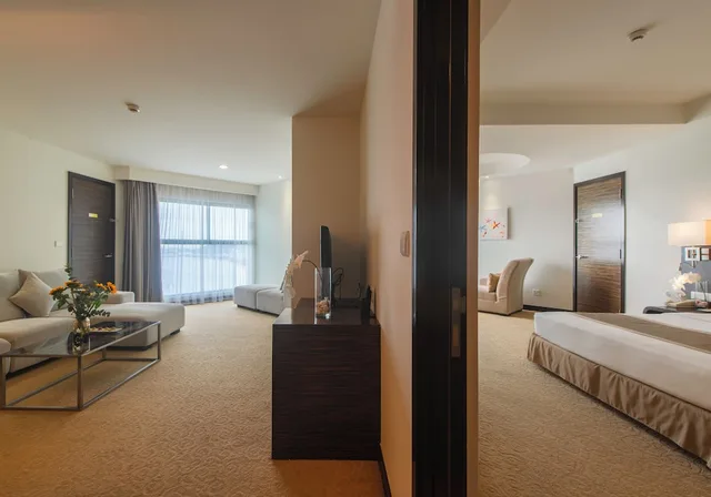 جناح بسرير كوين وسريرين منفصلين بإطلالة على البحر بغرفتي نوم، Havana Nha Trang Hotel 3/3