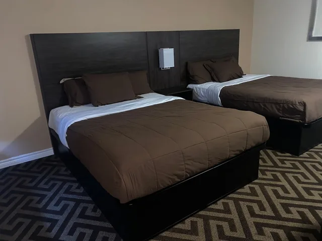 Room, 2 Queen Beds, Falls Lodge by the Falls 8/10