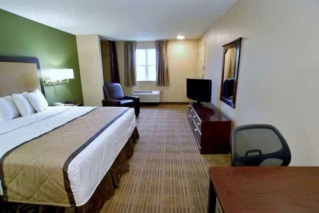 Studio, King Bed, Extended Stay America Cincinnati Springdale I-275 3/9