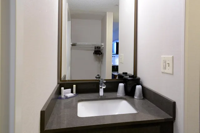 غرفة بسريرين كوين، Fairfield Inn Greensboro Airport 8/8