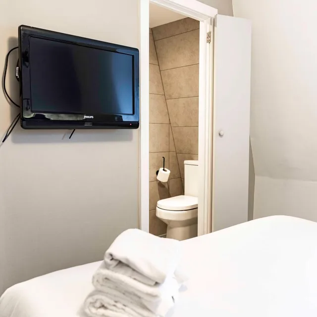 Compact, Double Bed، Heeton Concept Hotel - Kensington London 4/9