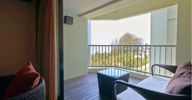 غرفة بريميير بسرير كينج بإطلالة على البحر، Parkroyal Penang Resort 3/3