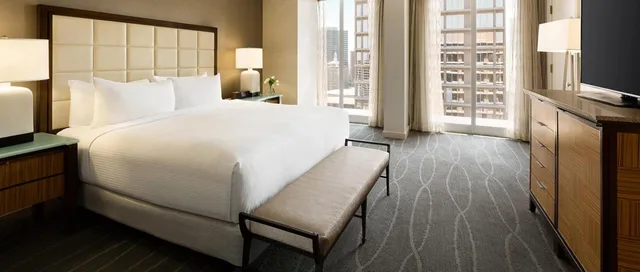 Fairmont Gold, Suite, King Bed, City View، Fairmont Dallas 1/3