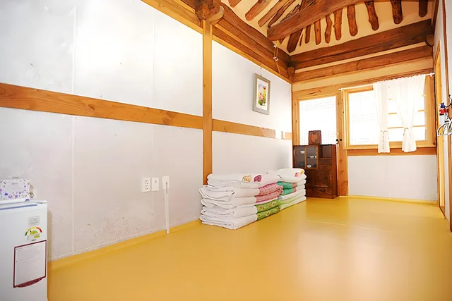 Dandelion، Happiness Full Hanok Guesthouse Jeonju 2/2