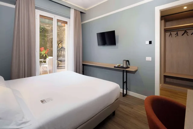 غرفة سوبيريور بسرير كوين، Hotel Shelley e Delle Palme, BW Signature Collection 2/6