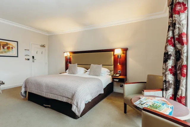 غرفة سوبيريور بسريرين منفصلين بإطلالة على البحر، Crown Spa Hotel Scarborough 3/5