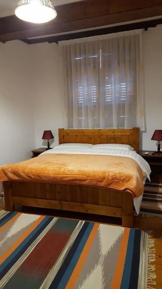 Hotel Bujtina e Bardhe، قورتشة 10/29