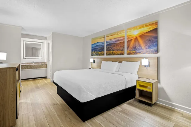 غرفة بسرير كينج، Days Inn by Wyndham Salem, VA 2/9