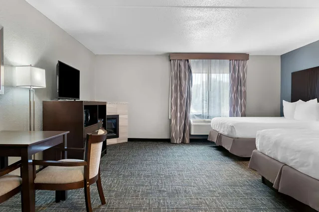 جناح بسريرين كوين، Best Western Plus Flint Airport Inn & Suites 2/3