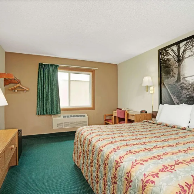Suite, Queen Bed, Super 8 By Wyndham Rogers Minnesota 1/10