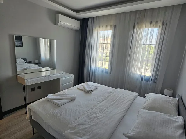شقة عائلية بسرير كوين وسرير فردي مع أريكة، Cicek Apart Hotel 6/10