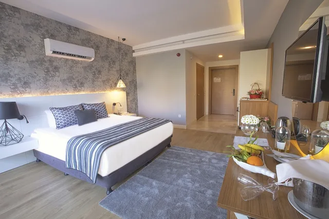 Pool, Standard, 1 Double and 1 Single Bed، Greenwood Suites Resort 2/5