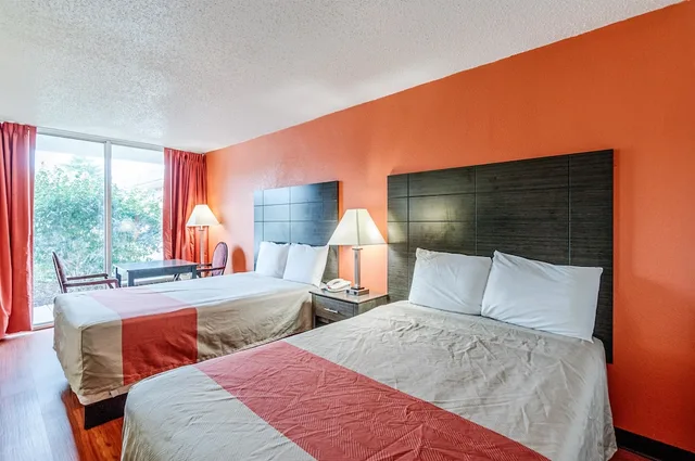 Deluxe, 2 Double Beds, Motel6 Dumfries, VA 1/5