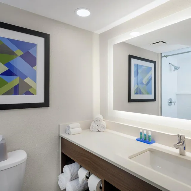 غرفة قياسية بسرير مزدوج، Holiday Inn Express Exton - Great Valley 2/5