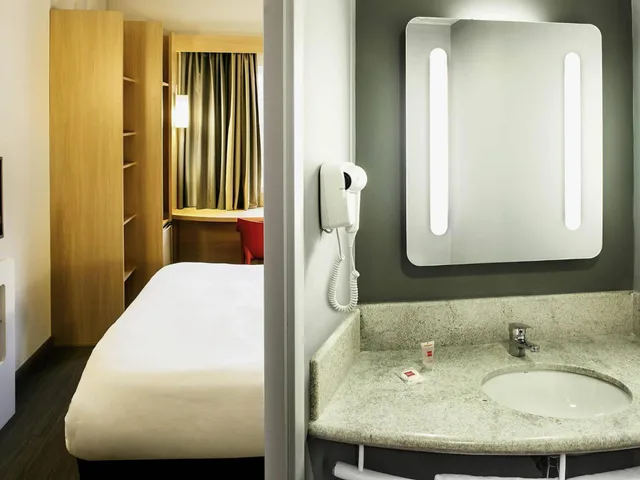 Standard, 1 Double and 1 Single Bed, with Child Extra Bed، Ibis Juiz De Fora 5/5