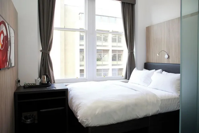 Room, Queen Bed, Z Hotel Victoria 3/4