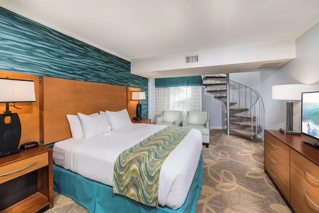 جناح ديلوكس بسريرين منفصلين وسرير كينج بغرفتي نوم مع أريكة بمطبخ، Winners Circle Resort 1/3