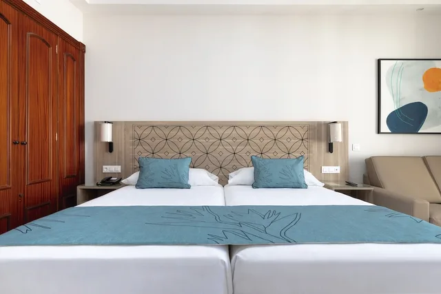 Room, Double Bed, Sea View, Balcony, Hotel Riu Madeira 3/5