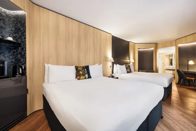 جناح جونيور عائلي بسرير كينج وسرير مزدوج، Hotel Riu Plaza London The Westminster 2/6