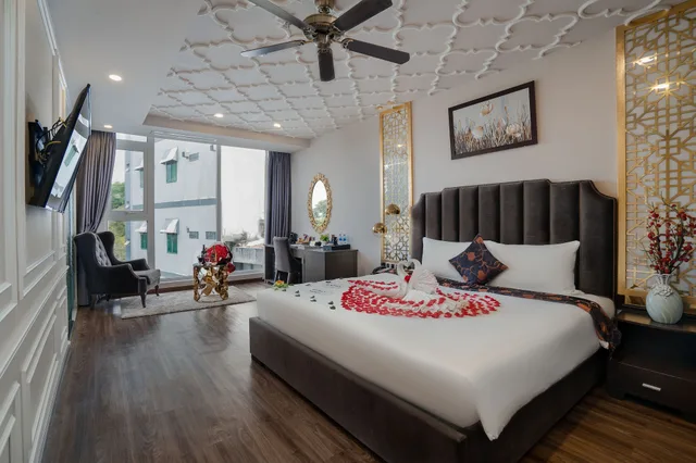 Signature, Double Bed, City View, Cicilia Saigon Hotels and Spa 6/10