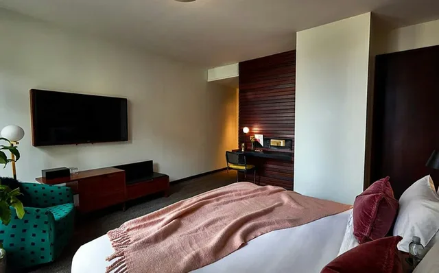 جناح لذوي الإعاقة، Fairlane Hotel 2/2