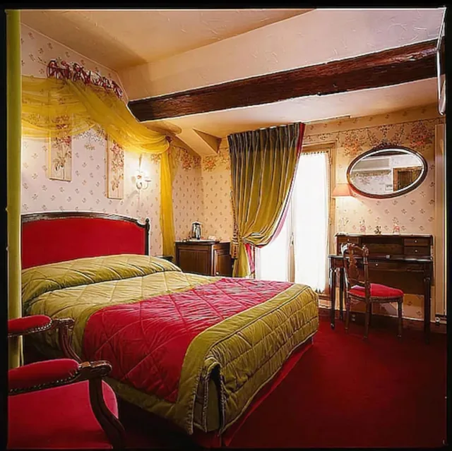 غرفة سوبيريور بسرير كوين بشرفة، Hotel des Orfevres 6/10