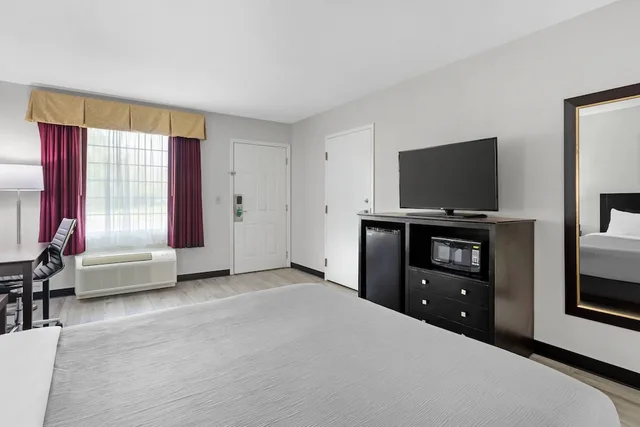 غرفة قياسية بسرير كوين للمدخنين، Quality Inn Andrews, NC 7/9