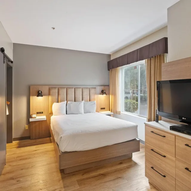 غرفة بسرير كوين مع أريكة لذوي الإعاقة، Hawthorn Suites by Wyndham Rancho Cordova/Folsom 2/8
