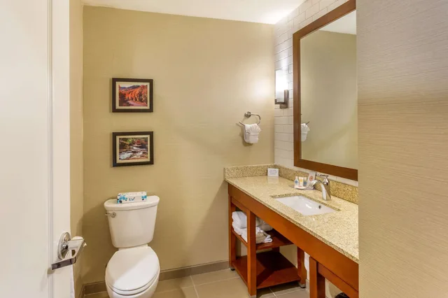 غرفة قياسية بسريرين كوين، Comfort Inn and Suites Logan Near University 7/7