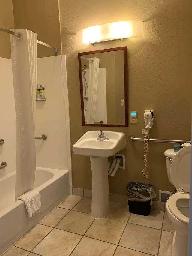 جناح بسرير كوين بغرفة نوم واحدة لذوي الإعاقة، Candlewood Suites Temple 2/2