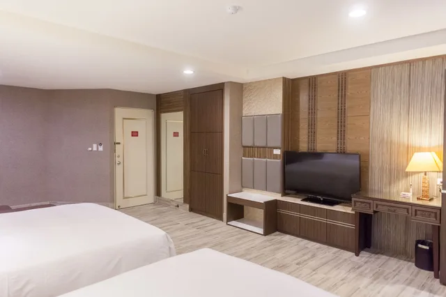 غرفة ديلوكس رباعية بسريرين كوين، Maple Hotel 2/3